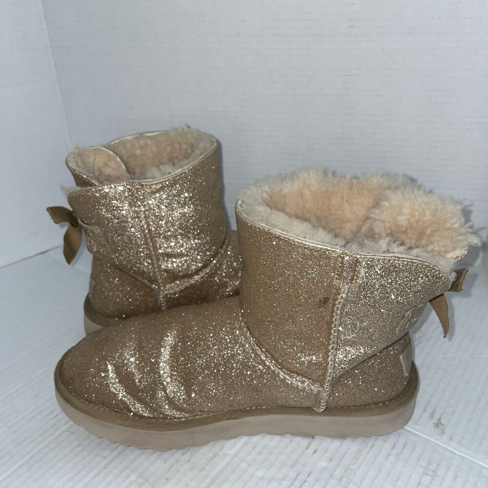 UGG Boots Women's Size 9 Gold Classic Short Bows Sparkle Shearling Mini Bailey - Picture 8 of 13